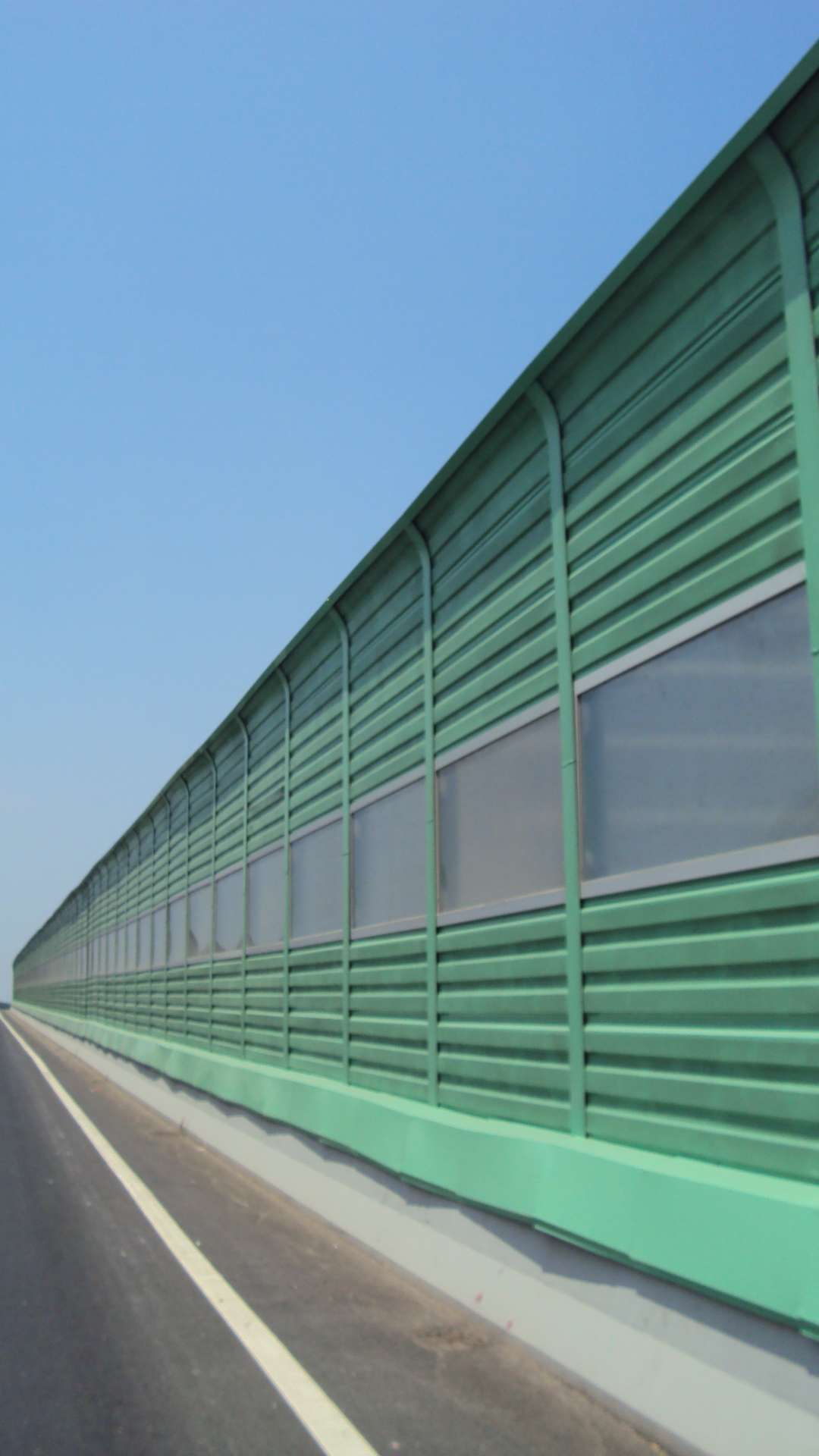 低價供應(yīng)金屬聲屏障 環(huán)保隔音屏障 - 安平縣崇翰絲網(wǎng)制品