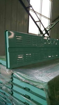 室外金屬隔音板聲屏障與鋼化玻璃聲屏障 特性、應用與選擇指南